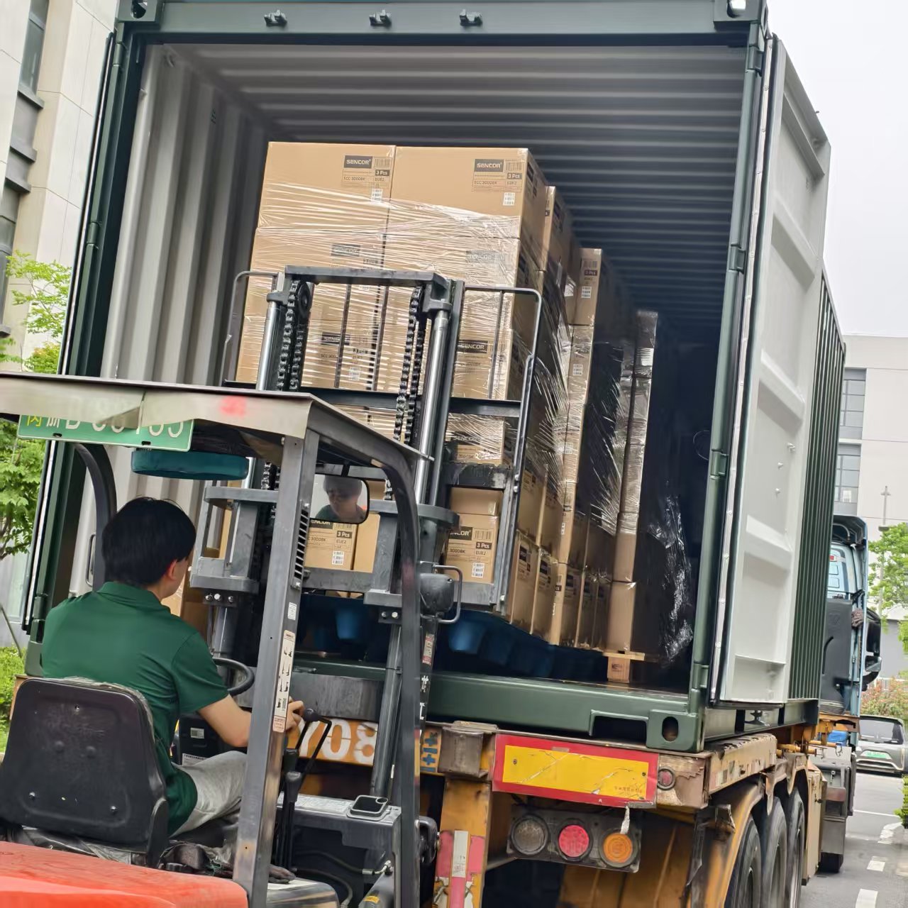 Ko Professional Coffee Machine Fekitari Inovimbisa Sei Yakachengeteka & Nenguva-yemuContainer Kutumirwa Kune Vatengi Vepasirese?